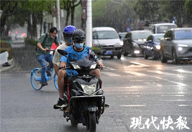 南京大暴雨最新预警，如何应对暴雨天气风险